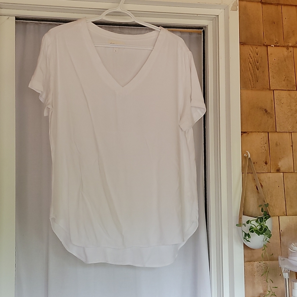 Plain white tshirt